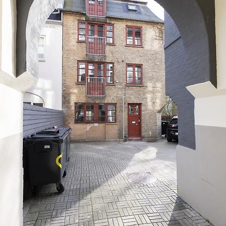 Aday - Apartment Suite 4 Aalborg Center Экстерьер фото