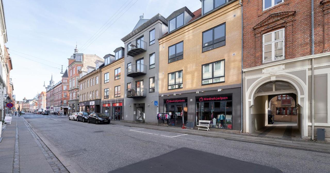 Aday - Apartment Suite 4 Aalborg Center Экстерьер фото