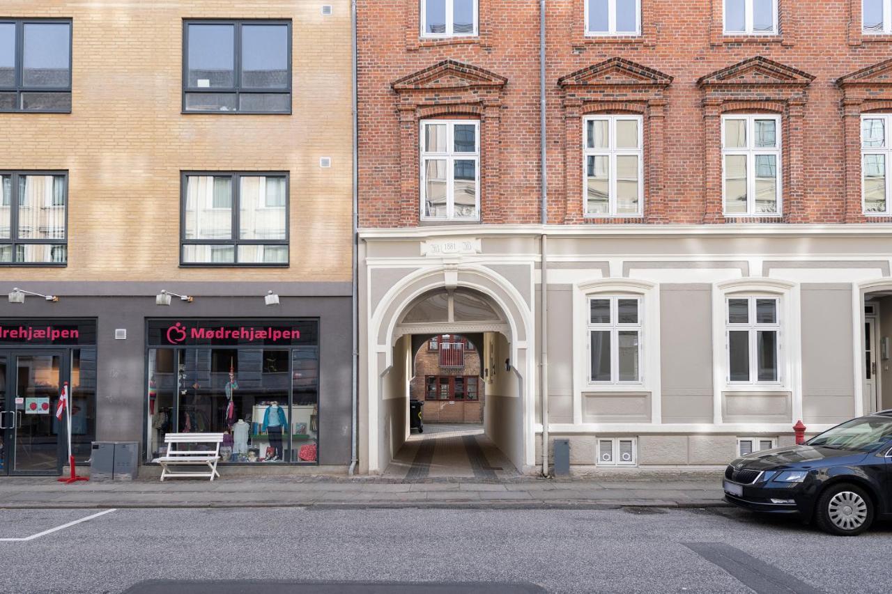 Aday - Apartment Suite 4 Aalborg Center Экстерьер фото